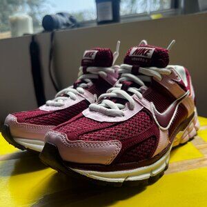Nike Vomero 5 - Size 9.5W/7M [LIKE NEW]